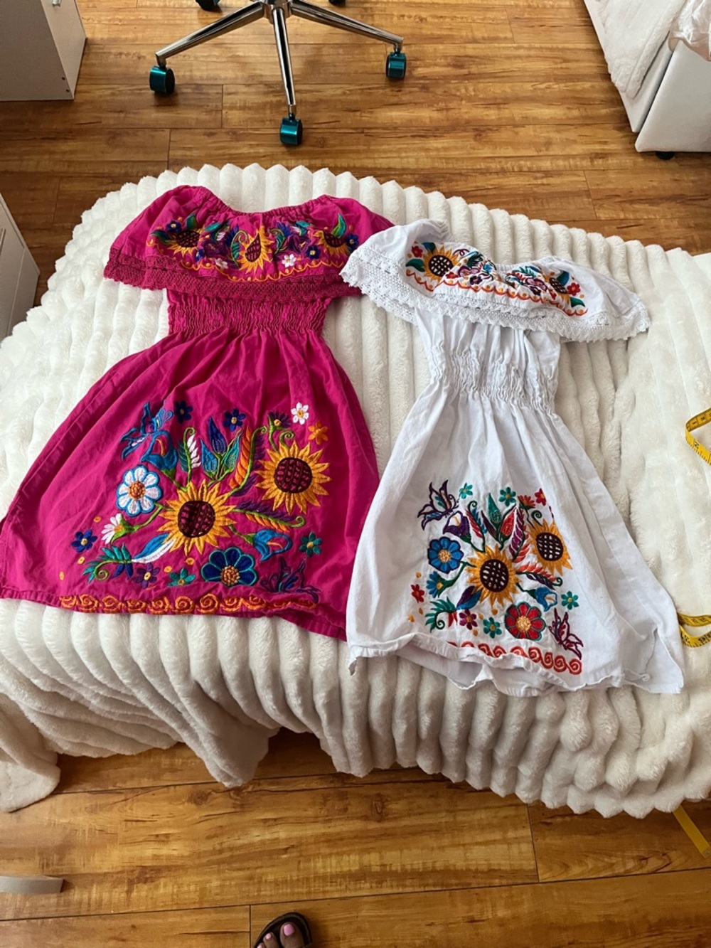 Source Unknown Pink & White Embroidered Off-Shoulder Girls' Casual Dresses